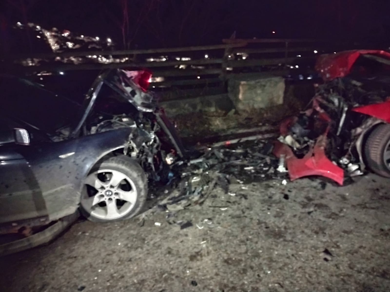 Trei tineri au fost răniți, pe DN10, după o coliziune frontală între două autoturisme