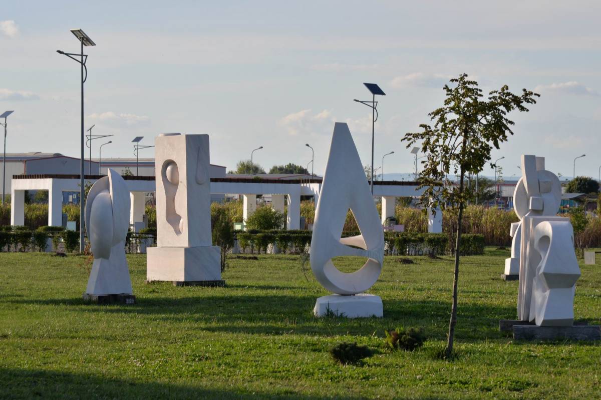 Zece sculpturi monumentale vor înfrumuseța Buzăul, în urma unui simpozion internațional