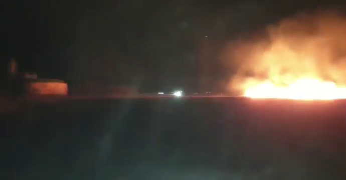 VIDEO Biserica de lângă Fântâna Tămăduirii, din Smeeni, ocolită de un incendiu de vegetație uscată