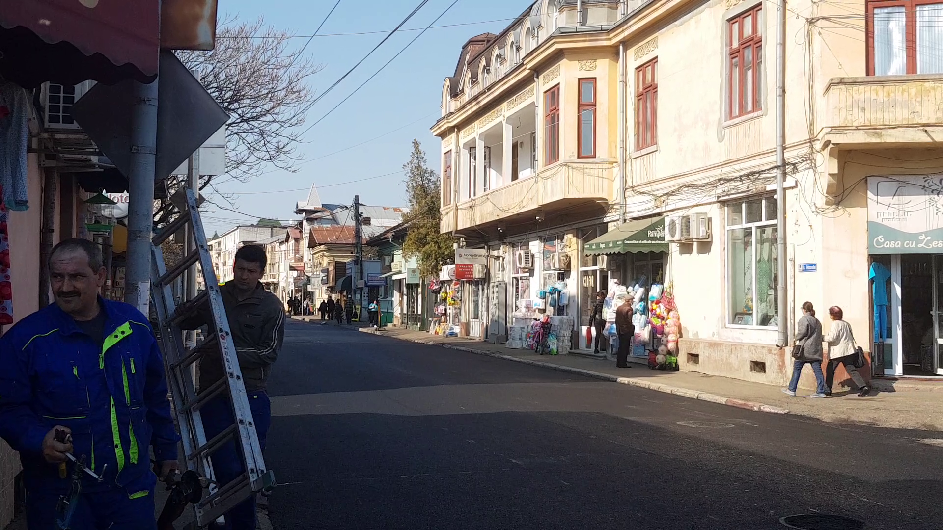 VIDEO Start în sezonul asfaltărilor de primăvară, pe străzile Buzăului