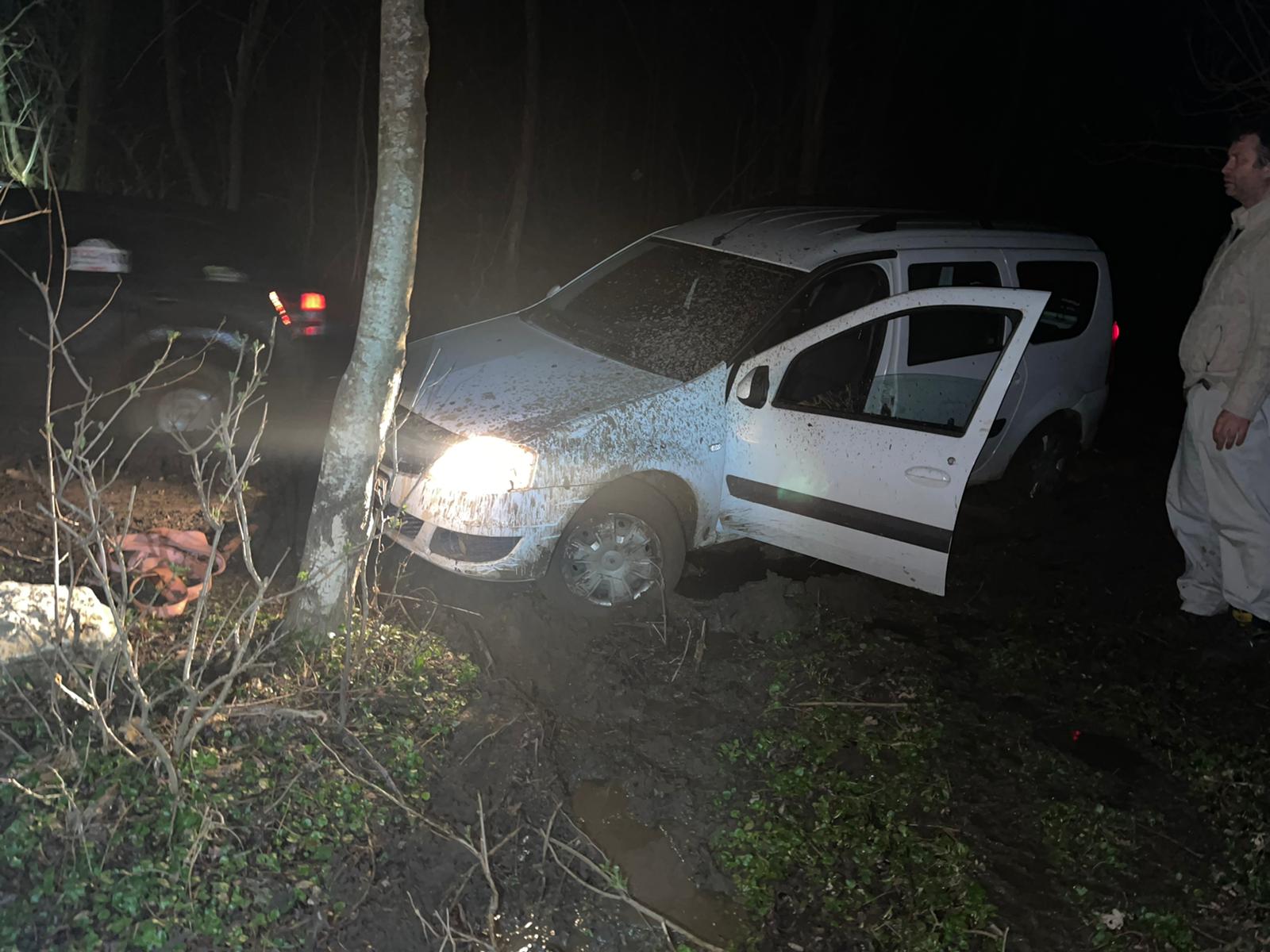 Turiști rătăciți în pădure, pe dealul Istrița, după ce au urmat indicațiile GPS-ului