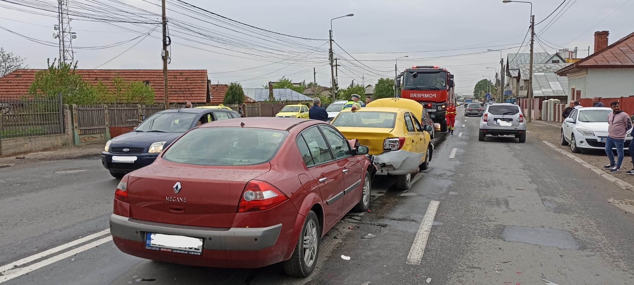 Carambol cu patru mașini, în Buzău, soldat cu rănirea unui taximetrist