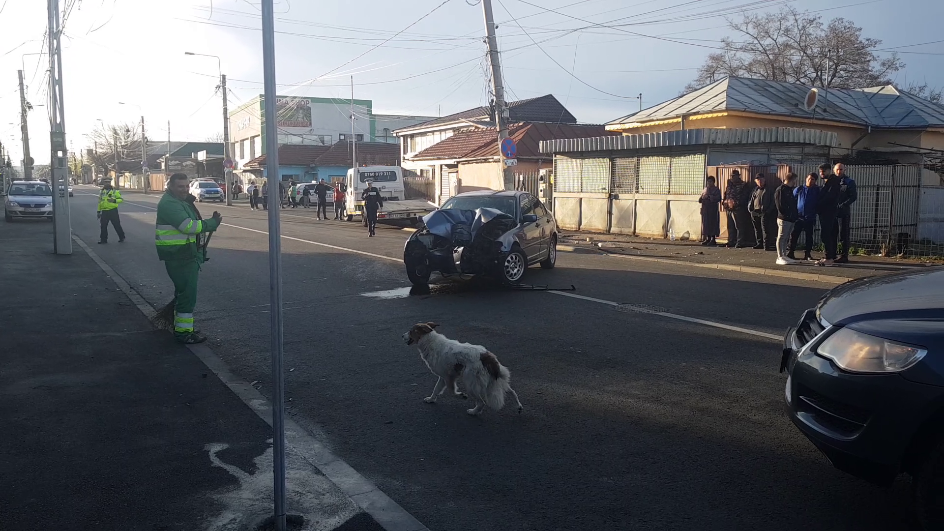 VIDEO Stâlp de curent, de pe Transilvaniei, retezat de un bolid scăpat de sub control