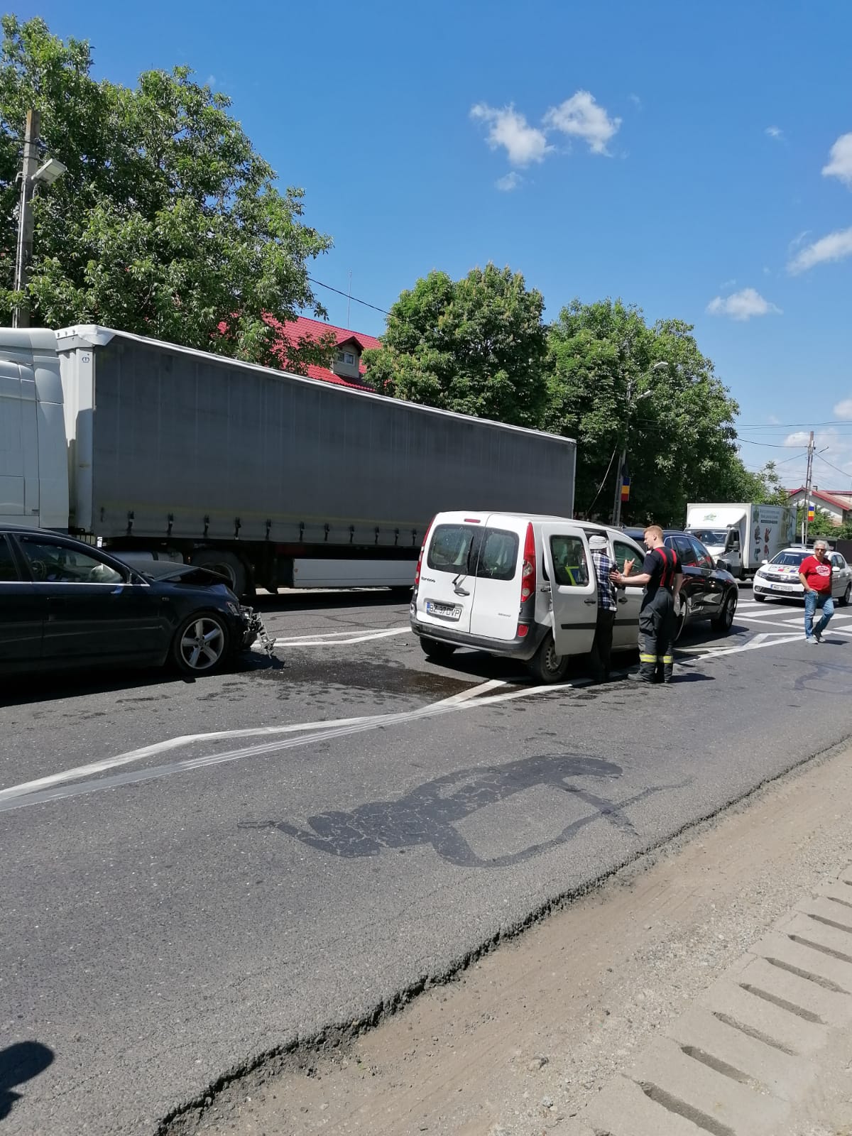 Trafic dirijat pe DN2 E85, în Costești, din cauza unui accident