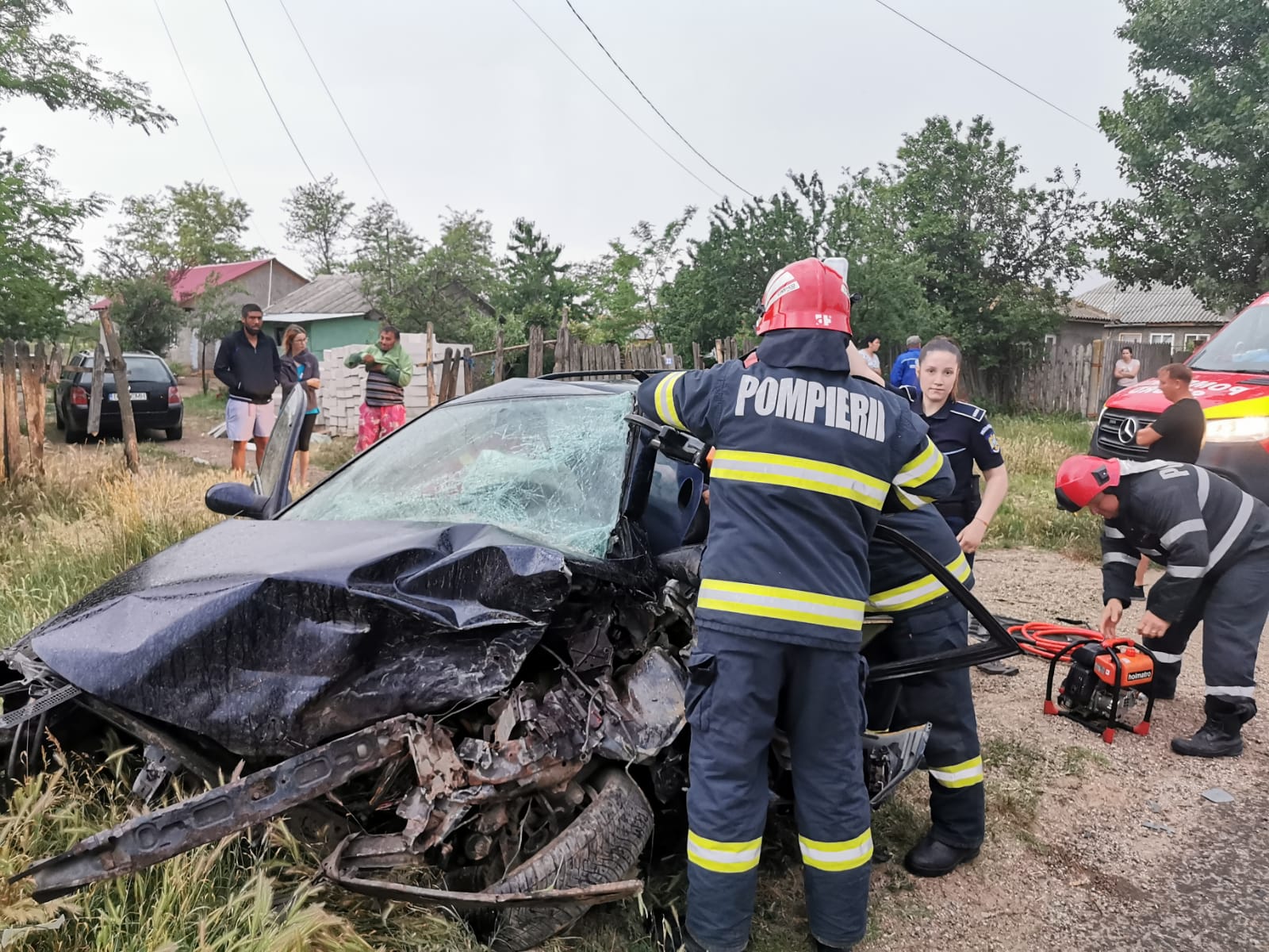 Accident cu patru răniți, pe un drum comunal din Smeeni