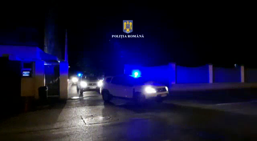 VIDEO Percheziții la interlopi care ar deține mari cantități de armament și muniție