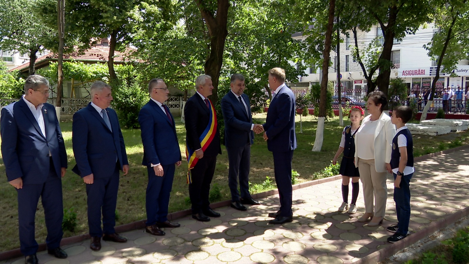 Ciolacu: „Sunt mândru că prima şcoală 100% ecologică din România se află în Buzău! Sper că acest exemplu să fie preluat în cât mai multe oraşe”