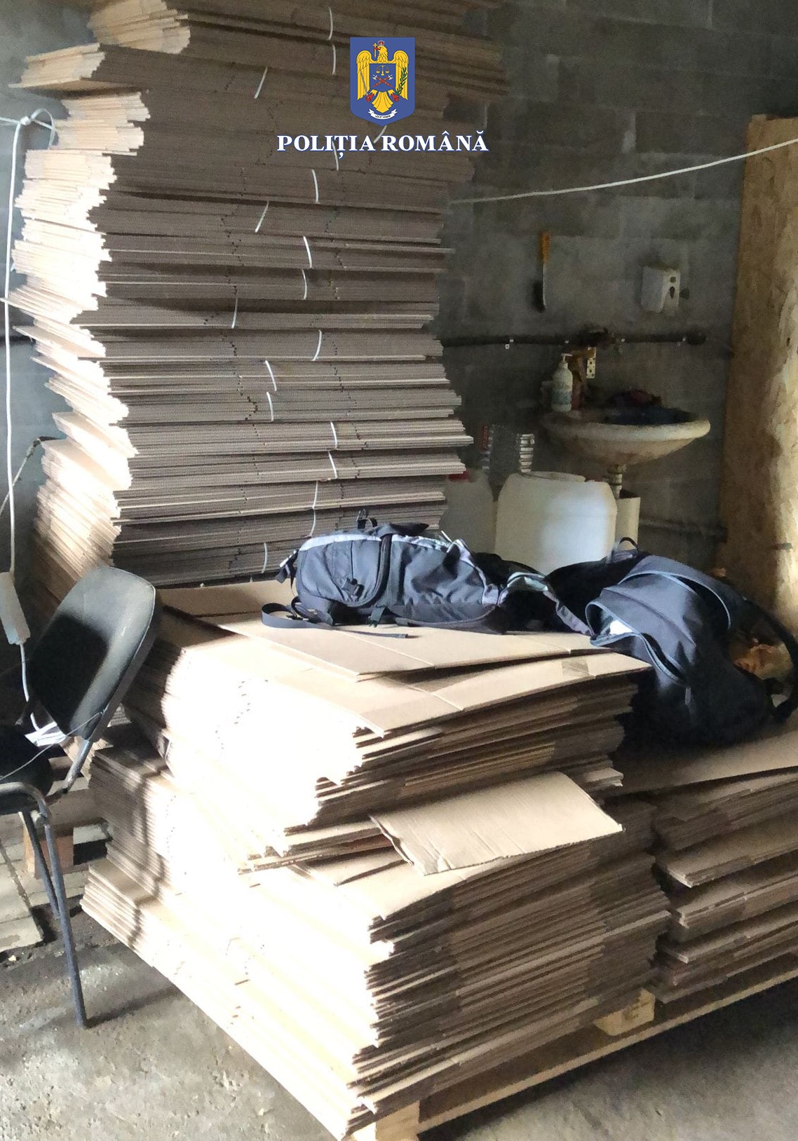 VIDEO Fabrică ilegală de tigări, descoperită în comuna Poșta Câlnău