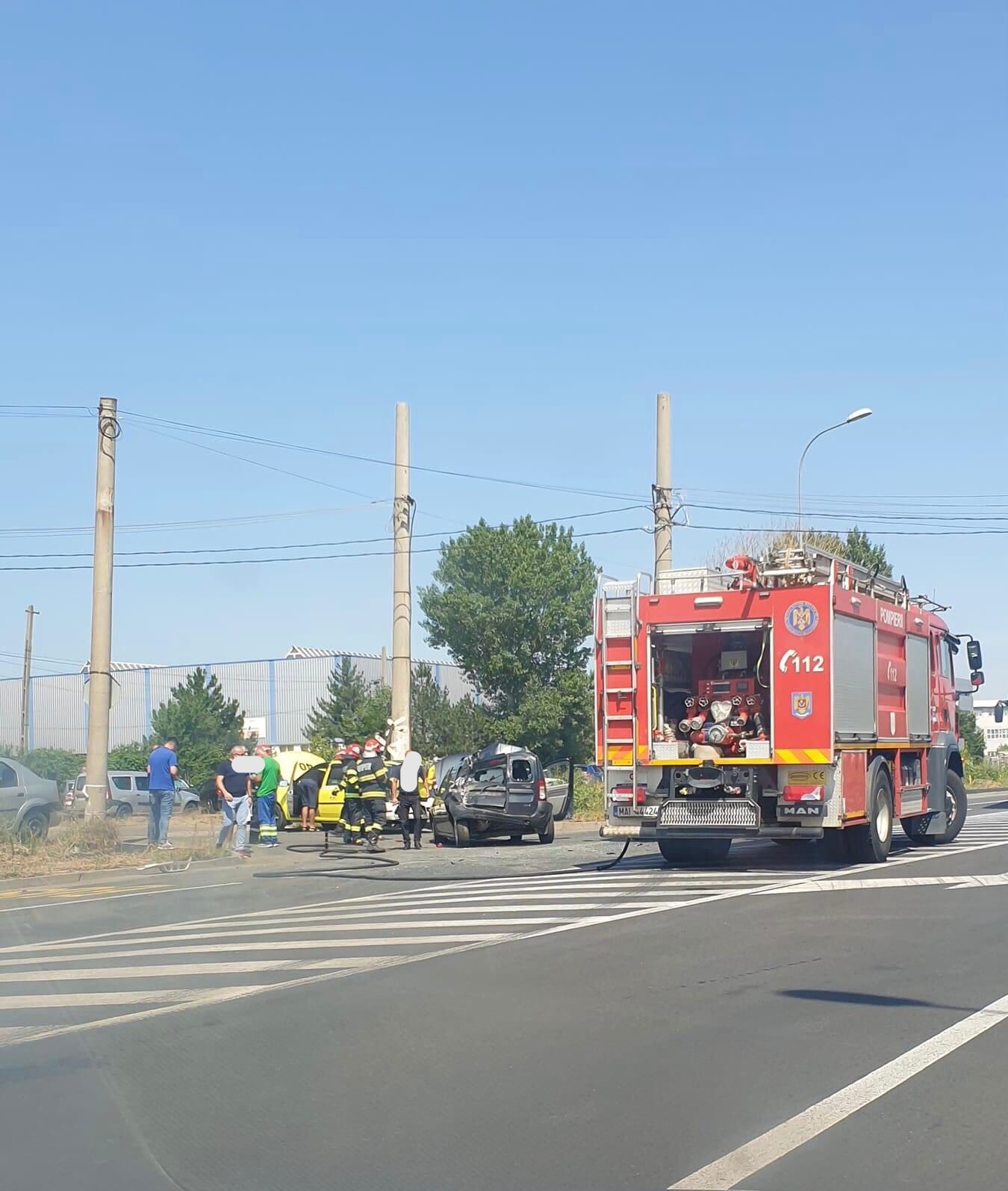 Accident cu un camion și două autoturisme implicate, în zona industrială a Buzăului