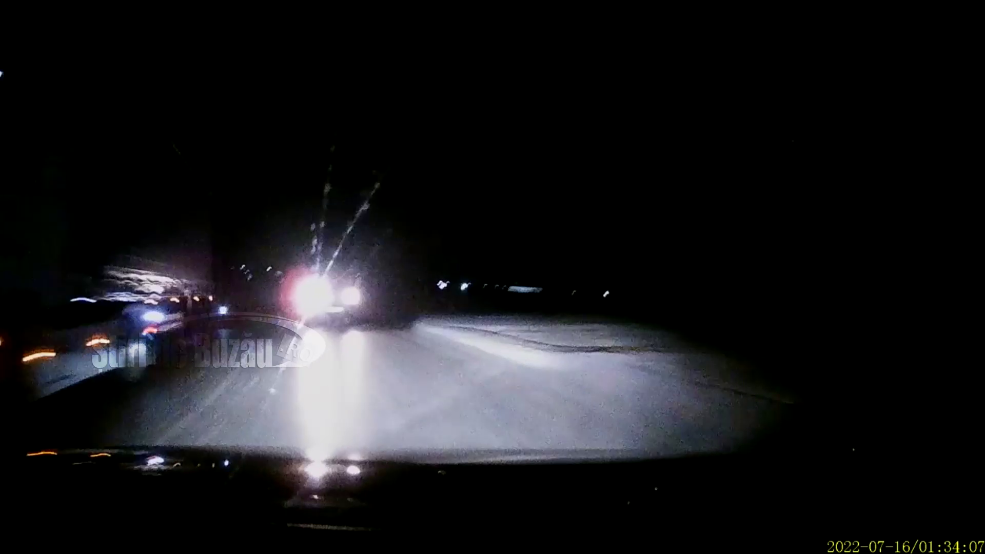 VIDEO Instinctele bune i-au salvat viața unui șofer buzoian. Momentul în care o tragedie este evitată la mustață