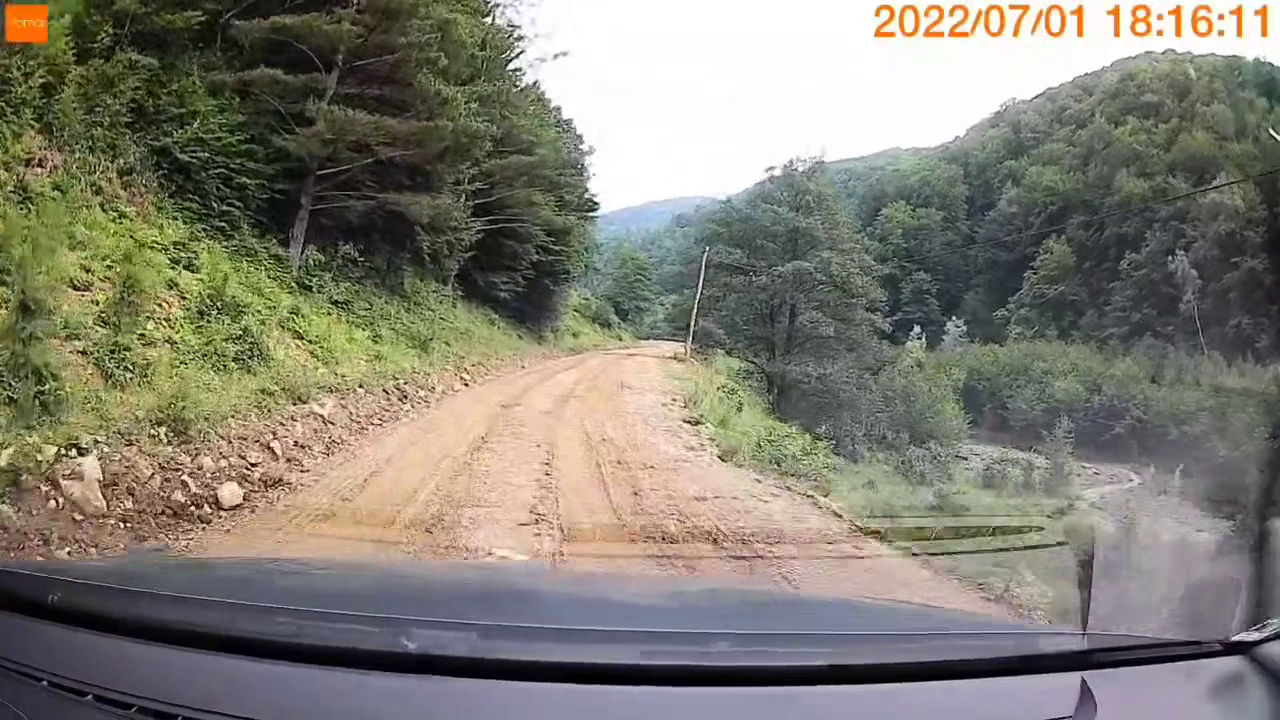Cum arată drumul din Carpații de Curbură care ar putea propulsa turismul de pe Valea Slănicului, în județul Buzău
