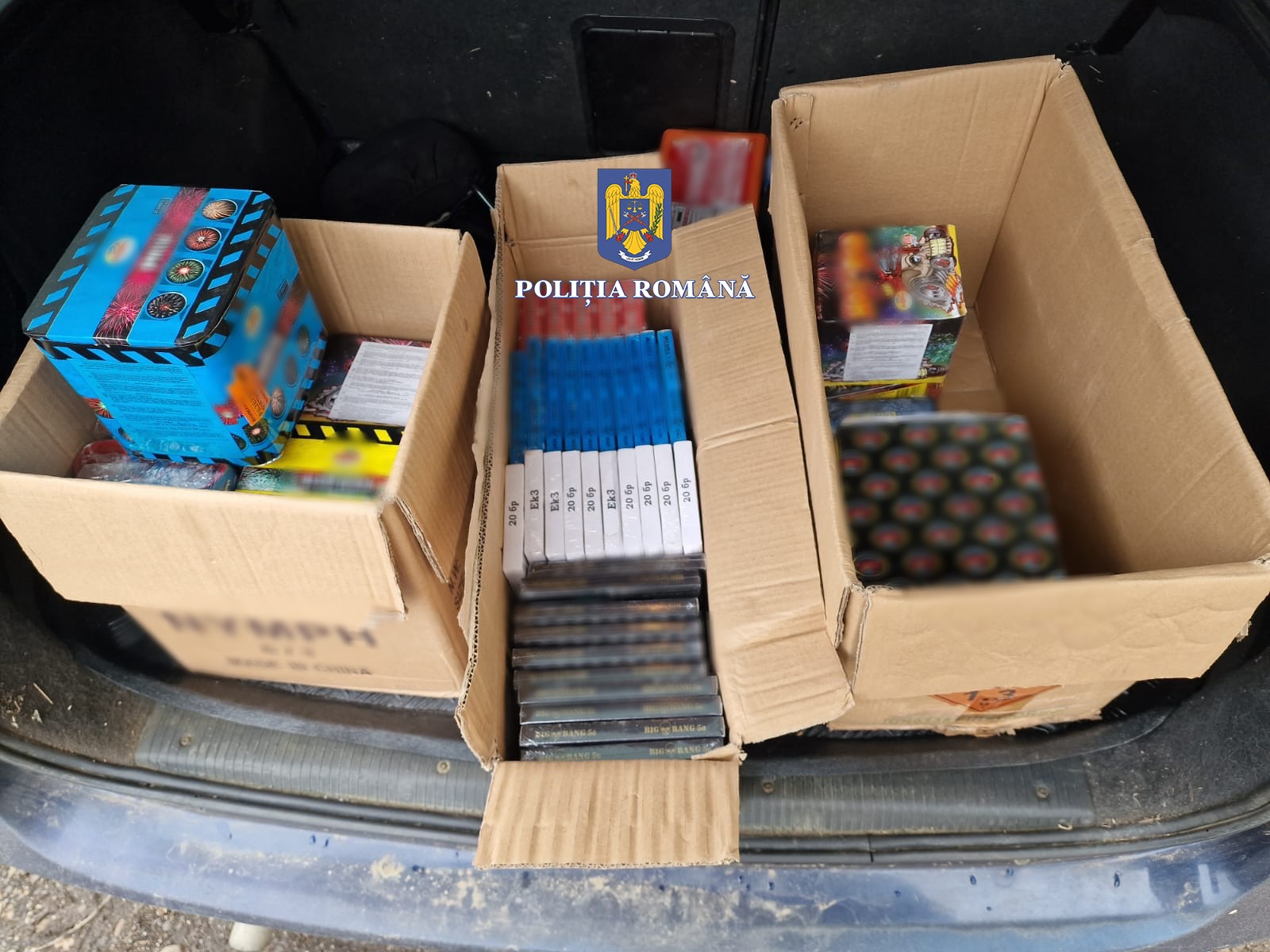 Amenzi mari pentru utilizarea petardelor. Polițiștii explică ce materiale pirotehnice sunt legale