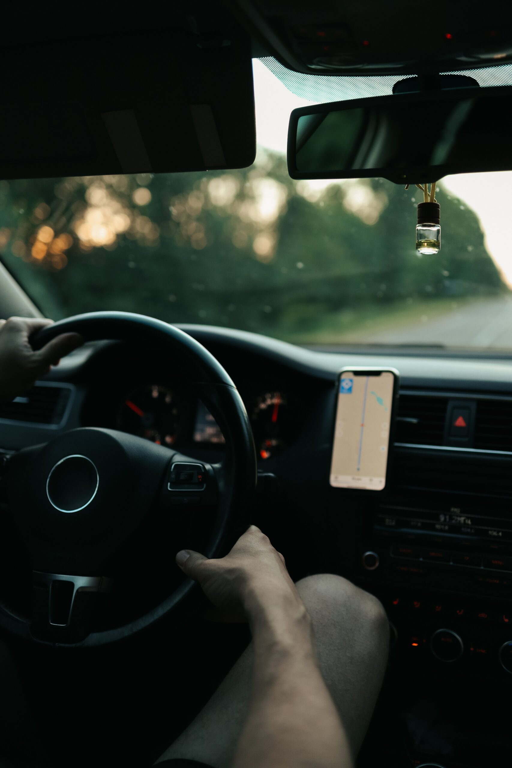 Suportul auto pentru telefon – un accesoriu util pentru orice sofer
