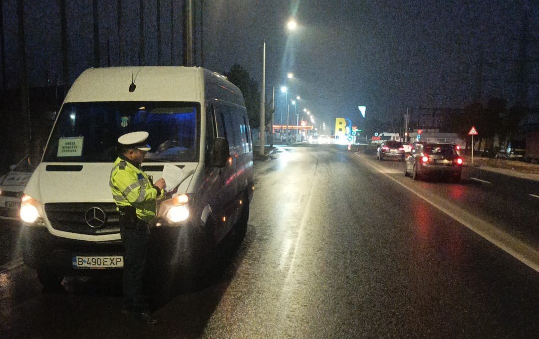 Transportatorii de persoane, în vizorul polițiștilor din Buzău. Zeci de nereguli, descoperite într-o singură zi