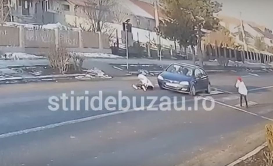 Elevă de 13 ani din Smeeni, lovită de o mașină pe trecerea de pietoni