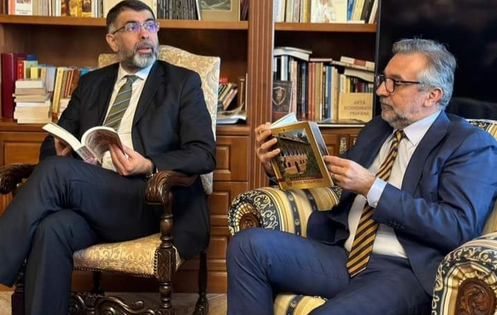 Mesajul transmis de ministrul Culturii, de Ziua Națională a Lecturii: „Haideți să citim și să-i îndemnăm și pe alții să o facă!”