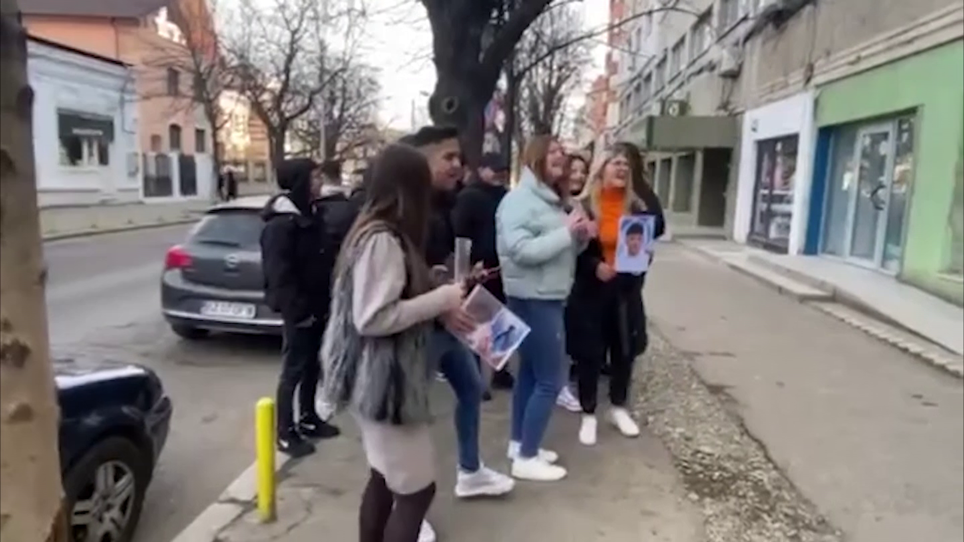 VIDEO Reacția procurorilor la protestul după decizia eliberării din arest a șoferului care l-a omorât pe Cosmin