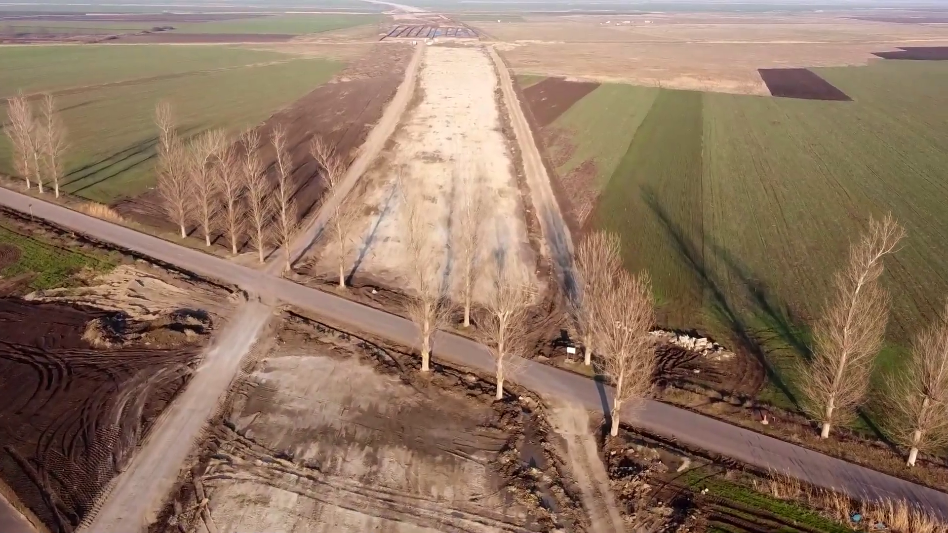 Autostrada Moldovei, pentru unii mumă, pentru alții ciumă. Stârnește furie în satele pe care le străbate