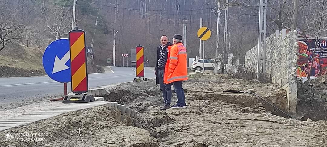 Restricții de circulație și depășire, pe DN 10, din cauza surpării drumului