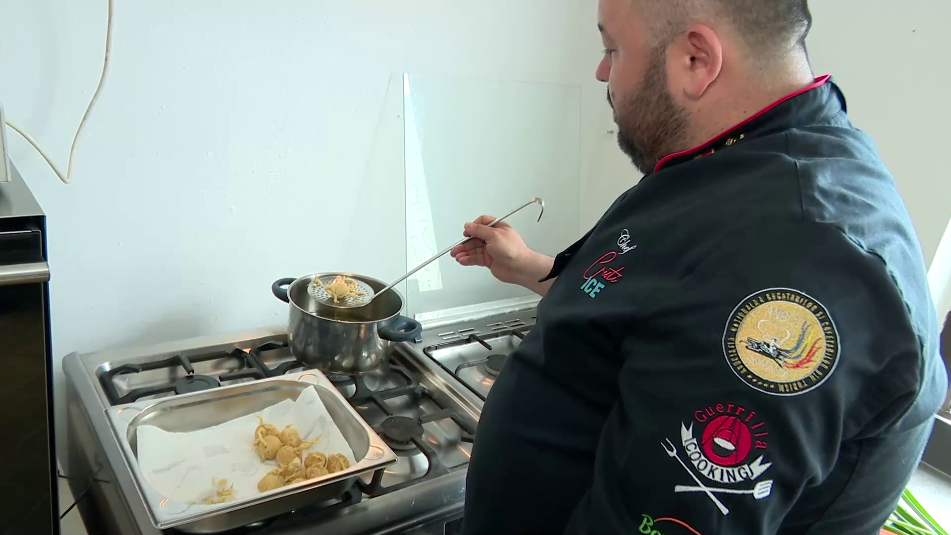Ouă de prepeliță în crustă din făină și amidon de porumb, delicioase și picante