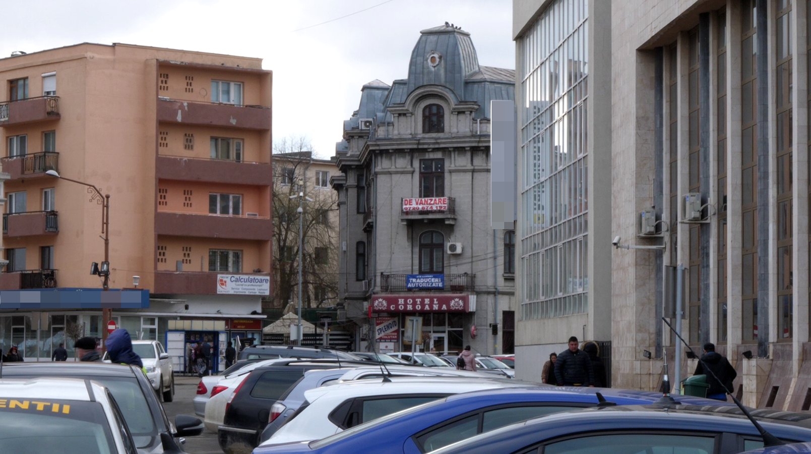 Povestea hotelului Coroana, clădire istorică sufocată de blocuri comuniste pentru a fi ascuns simbolul burgheziei