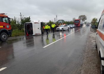 Accident grav pe DN2 E85: Peste 20 de răniți în urma răsturnării unui autocar la ieșirea din Râmnicu Sărat