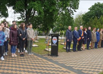 VIDEO Ziua Independenţei României, marcată prin manifestări comemorative, la Cimitirul Eternitatea din Râmnicu Sărat