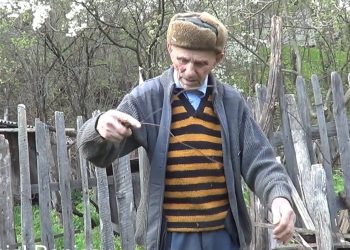 Are 101 ani și continuă să fie un exemplu de voință. Gică Baciu, românul plin de viață din Mânzălești