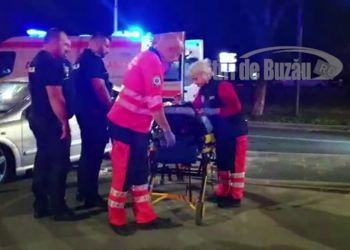 VIDEO Șofer din Buzău, bătut cu brutalitate de trei pietoni în centrul orașului. Agresorii sunt căutați de Poliție