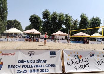 VIDEO Campionat de volei pe nisip, în centrul municipiului Râmnicu Sărat