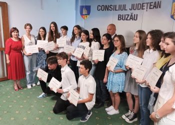 Recompense pentru elevii de 10 ai Buzăului, de la Consiliul Județean