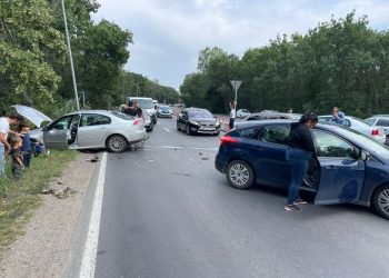 Trei răniți, într-un carambol produs la intrare în municipiul Buzău