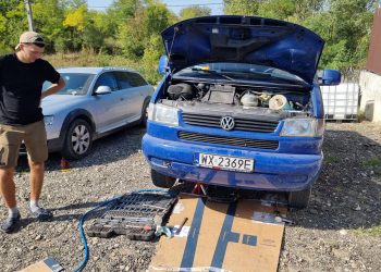 VIDEO Pățania unor exploratori din Polonia care au descins la Vulcanii Noroioși. Cine i-a scos din necaz