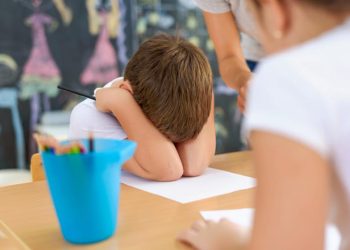 Lupta tăcută a copiilor cu autism: Marginalizarea în școli și nevoia de înțelegere