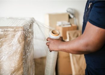Folia stretch – secretul ambalajului eficient și versatil