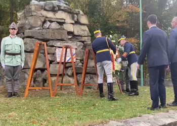 Cimitirul eroilor din Siriu, mutat înainte de amenajarea lacului de acumulare. „Din cranii, unii îşi făceau veioze“