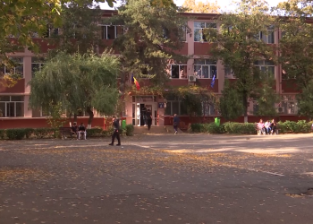 Bătaie soldată cu rețineri, în curtea unui cunoscut liceu din Buzău