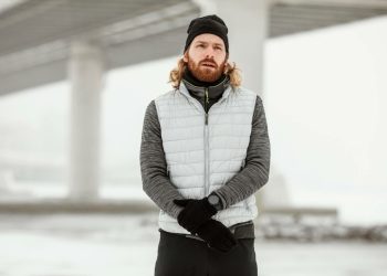 La Modă și Confortabil: Top 5 Sfaturi pentru a Stiliza Vestele în Mod Practic și Elegant