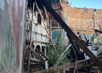 Sfintele picturi murale din biserică au rămas întregi printre ruinele Mănăstirii Rătești