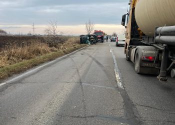 Accidente cu mulți răniți, în Buzău. Cinci tineri au ajuns la spital după ce s-au răsturnat cu mașina
