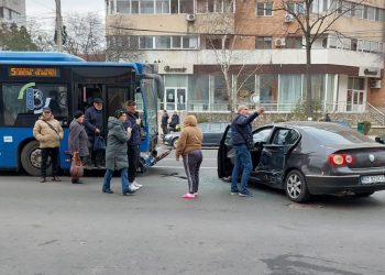 VIDEO Șapte pasageri ai unui autobuz din Buzău, răniți în urma unui accident