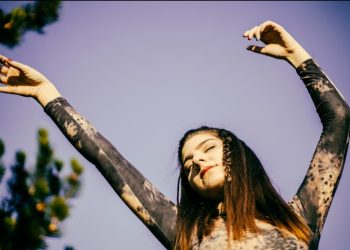 Descopera Magia Dansului: Cum Inscrierea la O Scoala de Dans te Conduce catre Noi Prietenii si O Viata Mai Activa