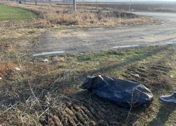 VIDEO Gunoiul abandonat pe drum de un șofer, returnat făptașului împreună cu o amendă