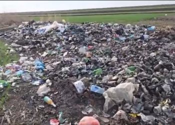 Primarul și viceprimarul unei comune, reținuți pentru infracțiuni care au dus la poluarea masivă a localității