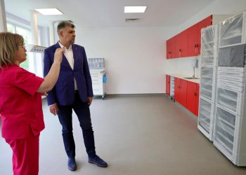 VIDEO Premierul Ciolacu, la Buzău. A vizitat noua secție UPU înainte de inaugurare
