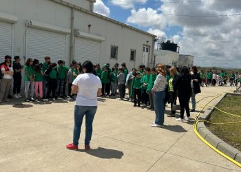 Peste 100 de elevi din Râmnicu Sărat, în vizită tematică la Stația de Epurare. Evenimentul a fost organizat de Compania de Apă Buzău