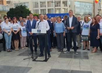 Sute de membri și simpatizanți ai USR Buzău, la întâlnirea cu liderii Cătălin Drulă și Dan Barna