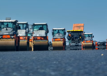 VIDEO Autostrada Buzău – Focșani: UMB asfaltează 2,5 kilometri pe zi din lotul 2