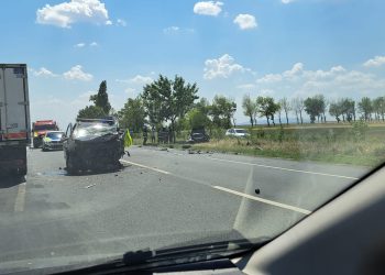 Patru vehicule, implicate într-un carambol cu trei răniți, pe DN2 E85
