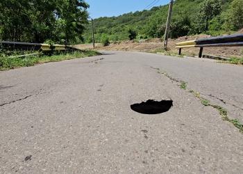 Semne îngrijorătoare au apărut într-o zonă puternic afectată de alunecări de teren